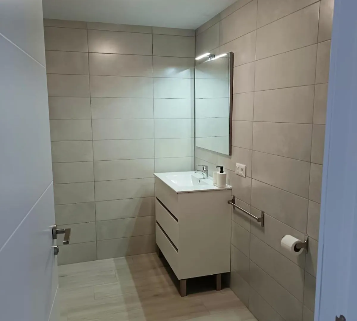 Amazing Doble Beedroom Apartment アデヘ